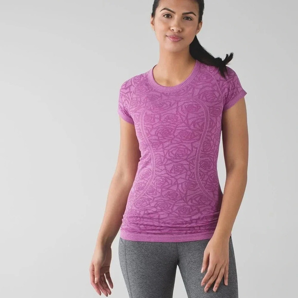 lululemon athletica Tops - Lululemon Swiftly Tech Short Sleeve Crew Size 6